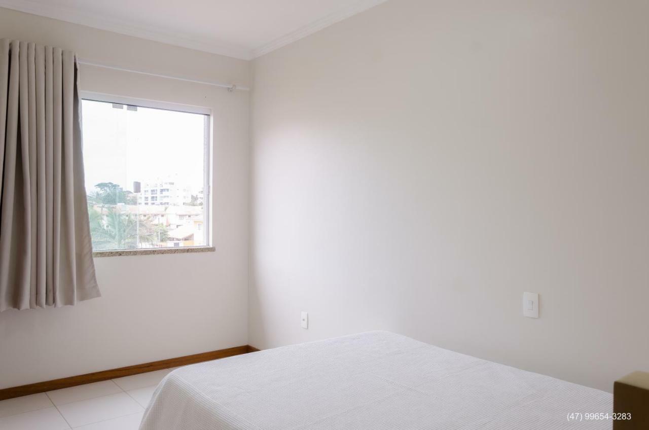 Apto 301 - Edificio London Apartment บอมบินญัส ภายนอก รูปภาพ